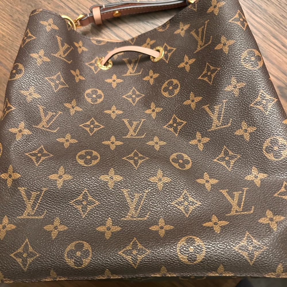 Louis Vuitton Monogram Drawstring Shoulder Bag in Brown with Pink Trim - Picture 7 of 16